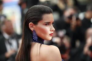 adriana-lima-tendencia-cabello-lacio.jpg