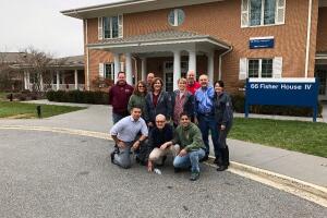 Veterano enfermo organiza ventas de garage para financiar su propio entierro