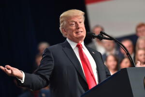 El presidente Donald Trump en el Centro de Convenciones de St. Charles, Missouri, el 29 de noviembre de 2017.