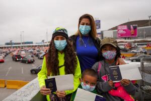 Regresan a su país las niñas estadounidenses que Inmigración expulsó a México