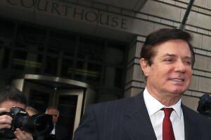 El juicio contra Manafort por doce delitos financieros deberá empezar en mayo en Washington DC.