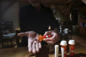 Los datos más recientes estiman que 142 personas muere a diario en Estados Unidos por una sobredosis de drogas. Según estudios, los opioides son los principales responsables de estas fatalidades.