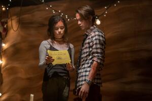 babysitter-jenna-ortega-papeles-oscuros