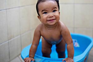 bebe-feliz-banho-062017-1400x800.jpg