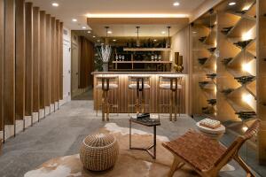 Justin Bieber & Hailey Baldwin mansion
