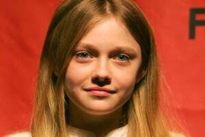 dakota-fanning-hounddog-0422-1400x800.jpg