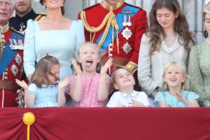 Charlotte y George disfrutan del desfile