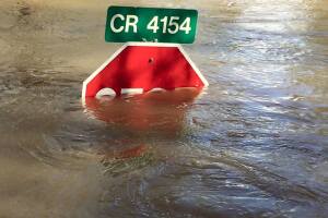 Deweyville, Texas se encuentra bajo el agua