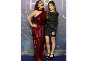 valentina-paloma-hija-salma-hayek-look-premiere-eternals.png