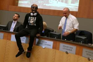 Hundreds Attend Sacramento City Council Meeting On Death Of Stephon Clark