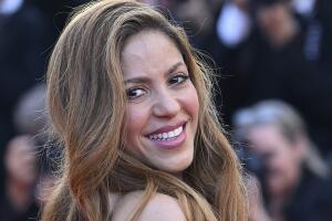 shakira-red-carpet-0722-1400x800.jpg