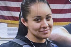 Una exoficial de la NYPD, Gina Mestre, enfrenta cargos de conspiración por presuntamente filtrar información de una investigación federal a su novio, líder de la banda "Shooting Boys".