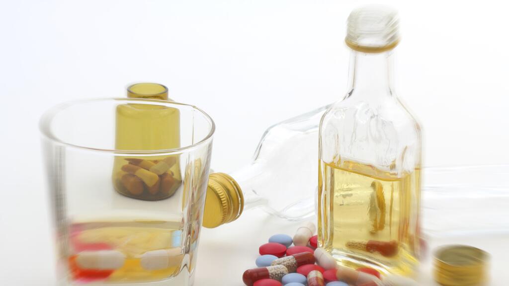 Te explicamos que pasa realmente si mezclas ciertas medicinas con alcohol 2 Merca2.es El alcohol, potencia los efectos de muchas medicinas