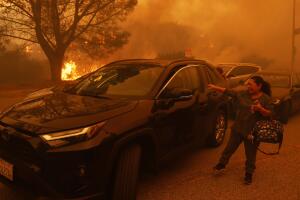 Alerta roja en Los Ángeles: Incendio en Pacific Palisades arrasa 200 acres y provoca evacuaciones masivas