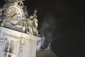 VATICAN-POPE-VOTE-CONCLAVE-WHITE SMOKE