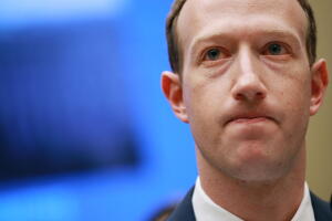 El CEO de Facebook, Mark Zuckerberg, en audiencia frente al Comité de Energía y Comercio de la Cámara Baja este 11 de abril de 2018.