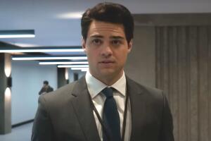 The Recruit con Noah Centineo abogado real de la CIA que inspiró al protagonista (2).jpg