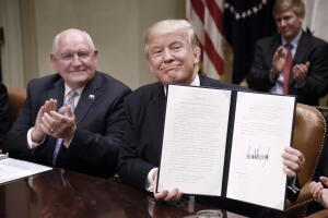 En abril de 2017 el presidente Trump firmó una orden ejecutiva para la promoción de la agricultura y la prosperidad rural.