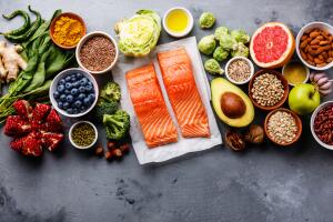 salmon-vegetales-dieta-nordica.jpg
