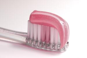 6-geniales-formas-para-usar-un-cepillo-de-dientes-en-tu-rutina-de-belleza.jpg