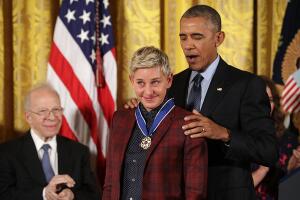 ellen-obama-medalla_3.jpg
