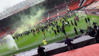 Aficionados de Manchester United ingresan a Old Trafford como protesta contra familia Glazer | Deportes Premier League | TUDN Univision