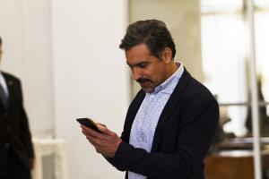 Mónica tiene en pie en la cárcel por culpa de John