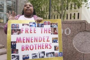 Caso hermanos Menéndez: audiencia de resentencia se pospone por conflicto entre fiscales y defensa