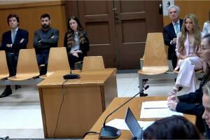 Shakira aceptó el pago de una multa millonaria a cambio de una rebaja de condena que evitará su entrada en prisión.
