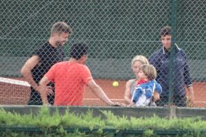 Shakira con Piqué y Sasha en sus clases de tenis