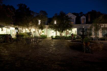 <b>10. St. Francisville, Louisiana.- </b>Abriendo el top 10 de la lista encontramos esta ciudad de 1,627 habitantes, que es conocida por sus numerosas plantaciones y varias casas de estilo victoriano, construidas por varios judíos que se refugiaron en la ciudad durante la Segunda Guerra Mundial. <br>