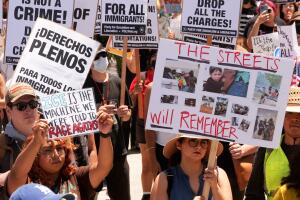 Organizaciones celebran decisión de tribunal que frena redadas migratorias en el sur de California