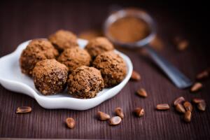 Bolas de ron con coco.JPG