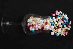 Medicamentos-y-alcohol-2.jpg