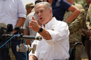 Greg Abbott frontera inmigrantes Biden