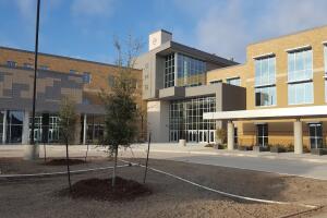 Isaiah Heider Franklin Naiper dos jovenes arrestados amenazas terroristas Seguin preparatoria High School