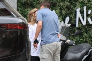 Gerard Piqué fue captado besando de manera apasionada a Clara Chía Marti tras la audiencia contra el paparazzi Jordi Martin.   