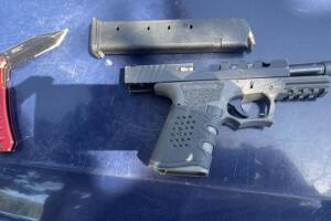 A través de su cuenta de Twitter, la policía de San José agradeció las acciones rápidas de los oficiales escolares que permitieron incautar el arma.