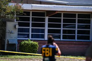 US-SCHOOL-CRIME-TEXAS-SHOOTING-WEAPONS