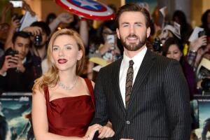 Scarlett Johansson y Chris Evans