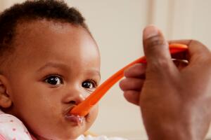 bebe-comendo-0717-1400x800.jpg