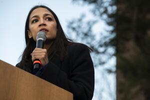 Alexandria Ocasio-Cortez advirtió que el registro de personas en el Censo enfrenta problemas por la pandemia que vive el país.