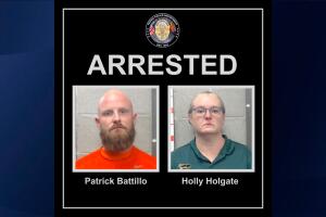 Patrick Battillo y Holly Holgate fueron detenidos.