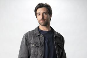 Osvaldo de León es Héctor en Diseñando tu Amor