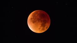 Resolvemos todas tus preguntas sobre el eclipse total de luna de este domingo