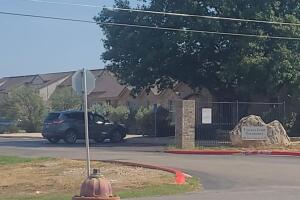 adolescente apuñala padres Hondo Texas