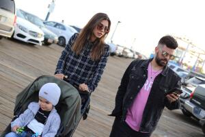 En fotos: Alejandra Espinoza de paseo por Santa Mónica con Matteo