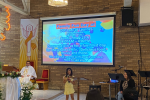 niña-vende-limonada-iglesia-refugiados-Ucrania3