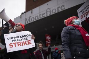 Posible huelga de enfermeras amenaza a hospitales en Nueva York.