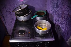 Niños que se desmayan en la escuela. Amotinamientos en frente de los supermercados. Padres que no saben qué pondrán en la mesa de sus hijos al terminar el día.